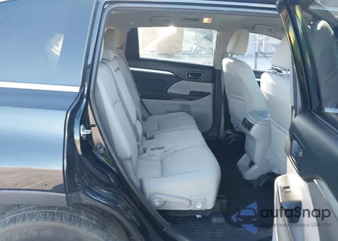 2018 Toyota Highlander Le z USA, uszkodzony, nr VIN 5TDZZRFH1JS265409